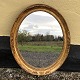 Lille ældre spejl i guldbemalet ramme, let patineret. Mål: 45x37 cm