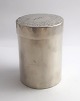 Jens Christian Thorning, København 1831-1863. Cylinder formet sølvdåse. Højde 10,4 cm. Diameter ...