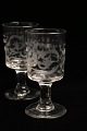 Antikke , 1800 tals mundblæste franske vin glas med blomster slibninger. H:14cm. Dia.:7cm. (7 ...