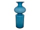 Holmegaard 
Carnaby, blå 
vase.
Designet af 
Per Lütken i 
1968.
Højde 23,0 cm.
Perfekt stand.