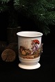 Royal 
Copenhagen 
Julekrus i 
porcelæn med 
julemotiv.
Dekorations 
nummer : 
2/5436. 1.sort. 
...