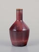 Carl Harry 
Stålhane 
(1920-1990) for 
Rörstrand. 
Miniature 
keramikvase med 
glasur i brune 
...