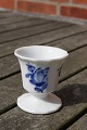 Blå Blomst 
kantet Royal 
Copenhagen 
porcelæn 
spisestel. 
Kongelig 
porcelæn.
Æggebæger nr. 
8576 på ...