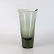 Vase i 
røgfarvet glas 
med bølgende 
kant fra serien 
Smoke
Design Per 
Lütken 1964
Producent ...