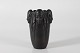 Hjorth keramik 
- Bornholm
Vase 
fremstillet af 
sort terracotta
model nr. 792
Dekoreret med 
...