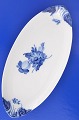 Kgl. Blå blomst 
Kongelig 
porcelæn. Kgl. 
Blå blomst 
flettet oval 
asiet nr. 8124. 
Længde 25,2 x 
12 ...