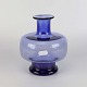 Vase i klart 
blå glas no 
18161. Signeret 
under bunden.
Design Per 
Lütken
Producent ...