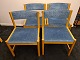 4 
Spisebordsstole 
designet af 
Børge Mogensen. 
Her i eg med 
blå velour på 
ryg og sæde. 
Stolene er ...