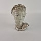 Buste af 
keramik formet 
som et 
kvindehoved. 
Glaseringen er 
krakeleret
Formgiver 
Michael ...