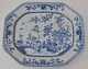 Kinesisk 
octagon kantet 
blue/white 
serveringsfad, 
Kangxi 
perioden, 18. 
årh. Dekoreret 
med fugle ...