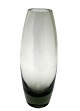Holmegaard, 
Smoke Hellas, 
Torpedoform 
vase. Designet 
af Per Lütken i 
1950. Signeret 
PL 15391. ...