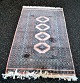 Pakistansk 
håndknyttet 
tæppe, 20. årh. 
161 x 92 cm.