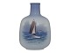 Royal 
Copenhagen vase 
med sejlbåd.
Af 
fabriksmærket 
ses det, at 
denne er 
produceret i 
...