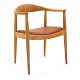 Hans J. Wegner 
"The Chair" i 
patineret eg 
fremstillet ...