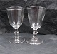 Tøndeglas fra 
dansk glasværk 
fra omkring år 
1900. 
Glatte vinglas 
med rund knap 
på stilk og ...