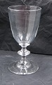 Berlinois eller 
Chr. d.8 glas 
uden slibninger 
fra 
Kastrup/Holmegård.

Vinglas, 
tøndeformet fra 
...