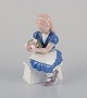 Bing & 
Grøndahl, 
Danmark.
Porcelænsfigur 
af siddende 
pige.