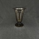 Højde 18,5 cm.
Vasen er 
tegnet af Jacob 
E. Bang for 
Holmegaard 
Glasværk i 
1930'erne.
Den er ...