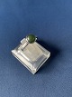 En dame 
sølvring med 
grøn jade, 
udført i 
sterling sølv,
et smykke, der 
er både enkelt 
og ...
