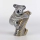 Årsfigur i 
porcelæn fra 
1993, håndmalet 
med motiv 
koalabjørn på 
træstub nr 
24/5000
Limited ...