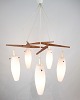 
Denne 
loftlampe er et 
tidløst 
eksempel på 
dansk design 
fra 1960'erne, 
fremstillet af 
teaktræ ...