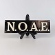 N.O.A.E. Ældre 
sortmalet 
metalskilt med 
udstående 
bogstaver med 
hvid tekst 
Producent ...