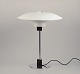 Poul Henningsen 
for Louis 
Poulsen, 4/3 
bordlampe med 
hvide 
metalskærme.
Tidlig model 
fra ...