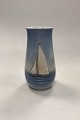 Bing og 
Grøndahl Art 
Nouveau Vase - 
Sejlbåd No. 
800/5209. Måler 
 20,5 cm / 8,07 
in. Lille 
afslag ...