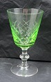 Eaton glas med 
sleben kumme 
fra Lyngby 
Glasværk.
Hvidvinsglas 
med grøn kumme 
i fin stand.
H ...