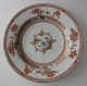 Kinesisk 
tallerken i 
porcelæn, 19. 
årh. Famille 
rose. Dia.: 23 
cm. Klinket.
