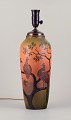 Ipsens Enke. 
Stor bordlampe 
i keramik.
Motiv af 
påfugle 
siddende i et 
træ.
Orange og 
grønne ...