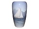 Royal 
Copenhagen vase 
med sejlbåd. 
Vasen er 
dekoreret hele 
vejen rundt.
Bemærk denne 
vare er ...