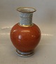 212-3033 Kgl. 
Vase 15 cm 
Orange, graa og 
guld Kgl. 
Craquelé fra  
Royal 
Copenhagen I 
hel og fin ...