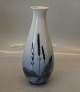 2916-4055 Kgl. 
Vase med blomst 
18 cm Porcelæn 
fra Royal 
Copenhagen I 
hel og fin 
stand
