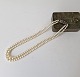 Toradet 
perlekæde med 
lås i sølv 
prydet med 
markasitter 
Længde 37,5 
cm.
Mål på låsen 8 
x 15 ...
