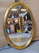 Guldmalet ovalt 
spejl, fra 
1980erne.
Det har 
brugsspor.
Højde 65cm 
Bredde 48cm