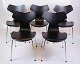 Dette sæt af 
fem Grand Prix 
stole, model 
3130, designet 
af Arne 
Jacobsen og 
fremstillet af 
Fritz ...