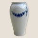 Bing & 
Grøndahl, 
Empire, Vase 
#201, 13,5cm 
høj, 7cm i 
diameter, 
1.sortering, 
Design Harriet 
Bing ...
