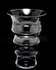 Holmegaard, 
Karen Blixen, 
Mellemstor klar 
vase, designet 
af Anja Kjær i 
2000. Vasens 
form er ...