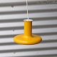 Loftslampe i 
gul lakeret 
aluminimum med 
hvid underside 
model Optima
Formgiver Hans 
Due, ...