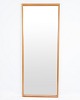Spejl, model 
145 med ramme 
af lys egetræ 
designet af 
Aksel 
Kjersgaard 
fremstillet af 
Odder ...