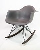 Lænestol, 
designet af 
Charles & Ray 
Eames af Serien 
RAR fremstillet 
af Vitra af 
plast, metal og 
...