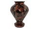 Kähler keramik, 
vase dekoreret 
med mørkebrune 
og grønne 
farver.
Vasen er 
produceret i 
starten ...