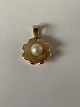 14k gold pendant with a pearl, stamped KELØ 585.