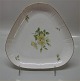 Bing & Grøndahl 
Klitrose 354 a 
Trekantet skål 
17 cm  Hvidt 
kantet porcelæn 
med bred 
guldkant og ...