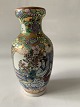 Tall slim 
Chinese vase in 
classic style.
Height: 15 cm.