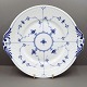 Royal 
Copenhagen,
musselmalet 
riflet 
porcelæn;
Rundt kagefad 
#2152. 1. 
sortering.
Ørefad 28 x 
...