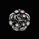 Georg Jensen. 
Broche i 
sterling sølv 
med rosa kvarts 
#159
Tegnet af 
Georg Jensen 
1866 - ...