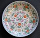 Kinesisk porcelains tallerken, polykron dekoreret, 19. årh. Motiv med sommerfugle, blomster og ...