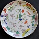 Kinesisk porcelains tallerken, polykron dekoreret, 19. årh. Motiv med sommerfugle og blomster. ...